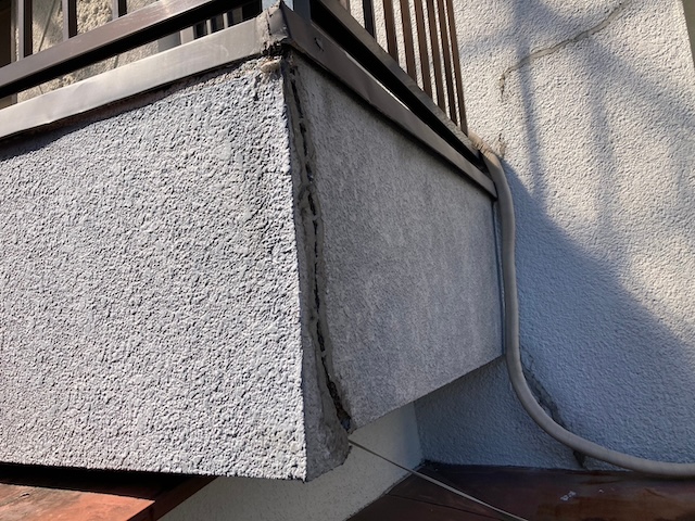 ひび割れた外壁